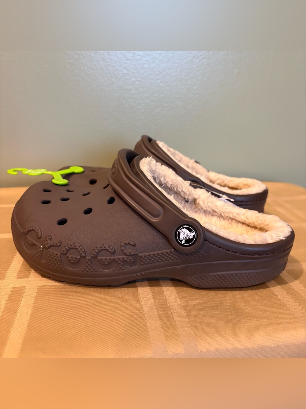 CROCS Baya fleece lined unisex clogs size men’s 5 women’s 7 Dark Brown